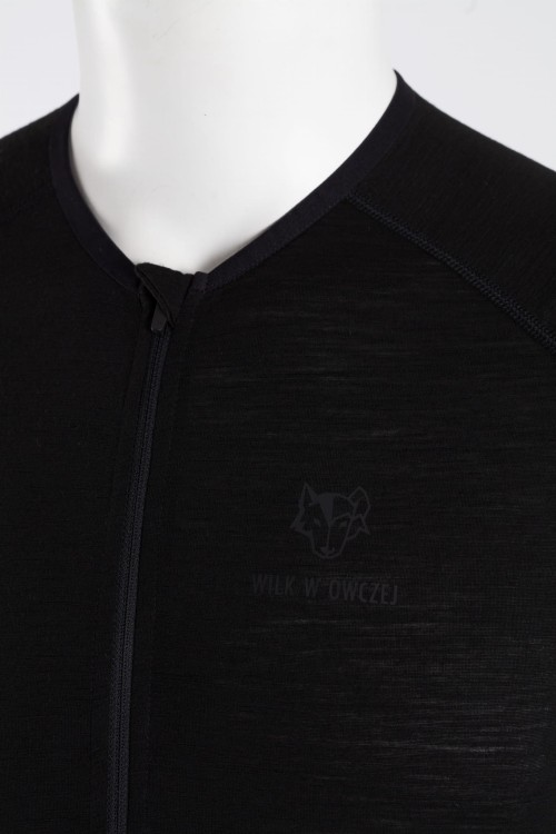 męska-letnia-koszulka-kolarska-merino-Lajka-Ultralight-wilk-w-owczej-lamowka1.jpg