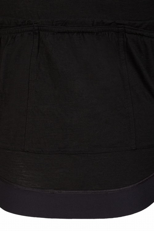 letnia-koszulka-kolarska-merino-Lajka-Ultralight-wilk-w-owczej-tasma.jpg