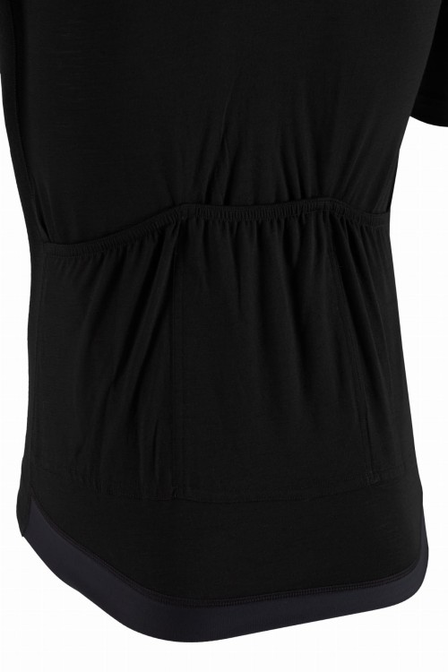 męska-letnia-koszulka-kolarska-merino-Lajka-Ultralight-wilk-w-owczej-lamowka3.jpg